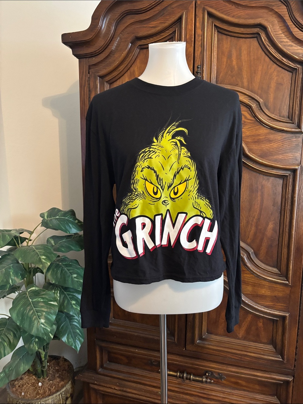 NWT Dr Seuss The Grinch women's long sleeve Tshirt